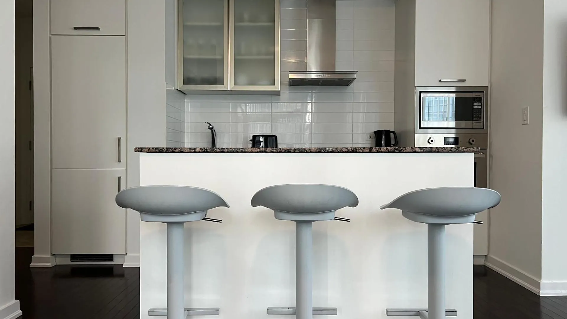 Grand Royal Suites Toronto Apartment