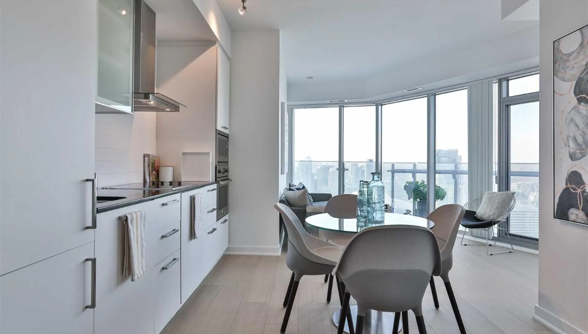 Grand Royal Suites Toronto 0*,