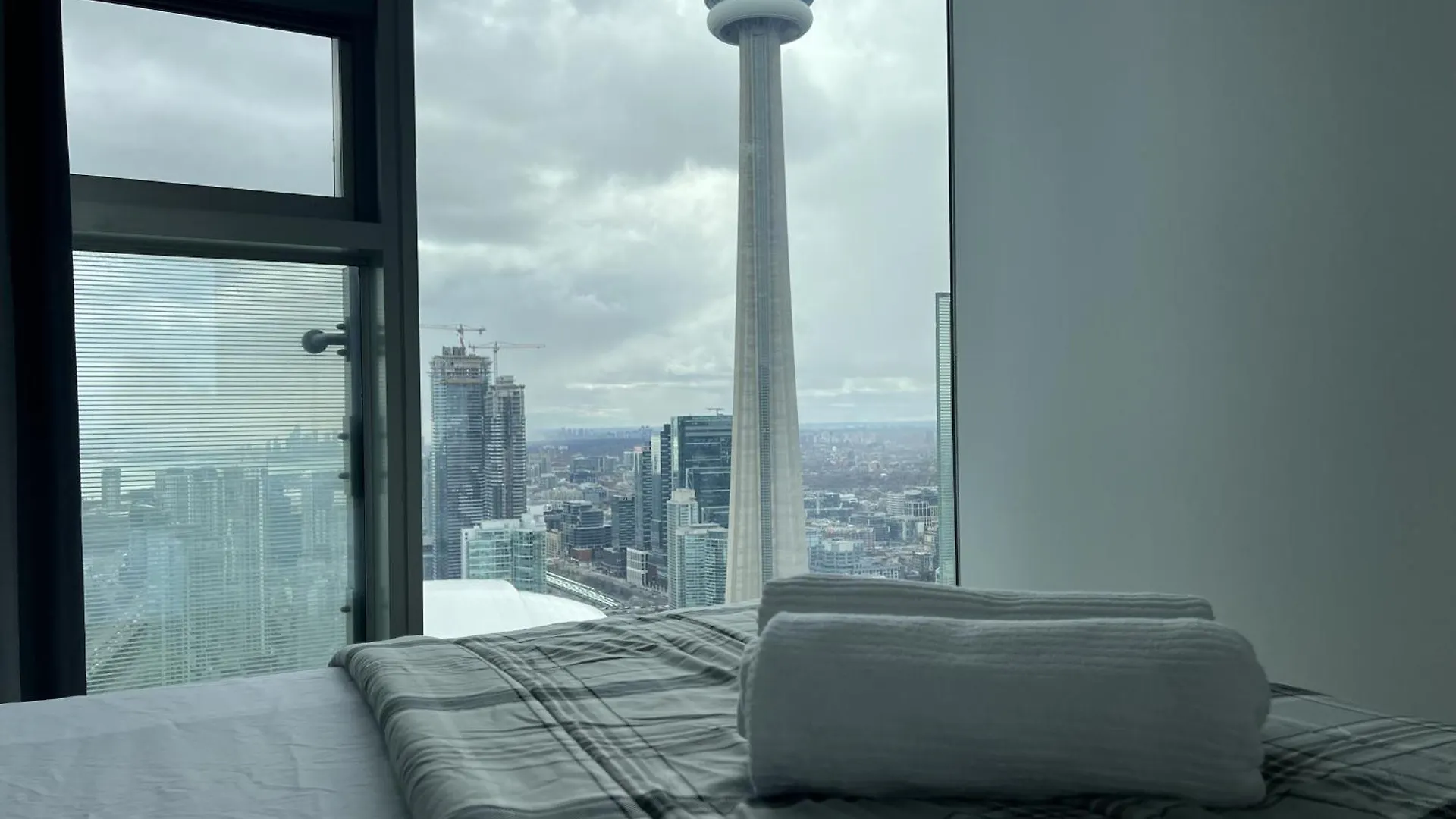 Grand Royal Suites Toronto Apartment