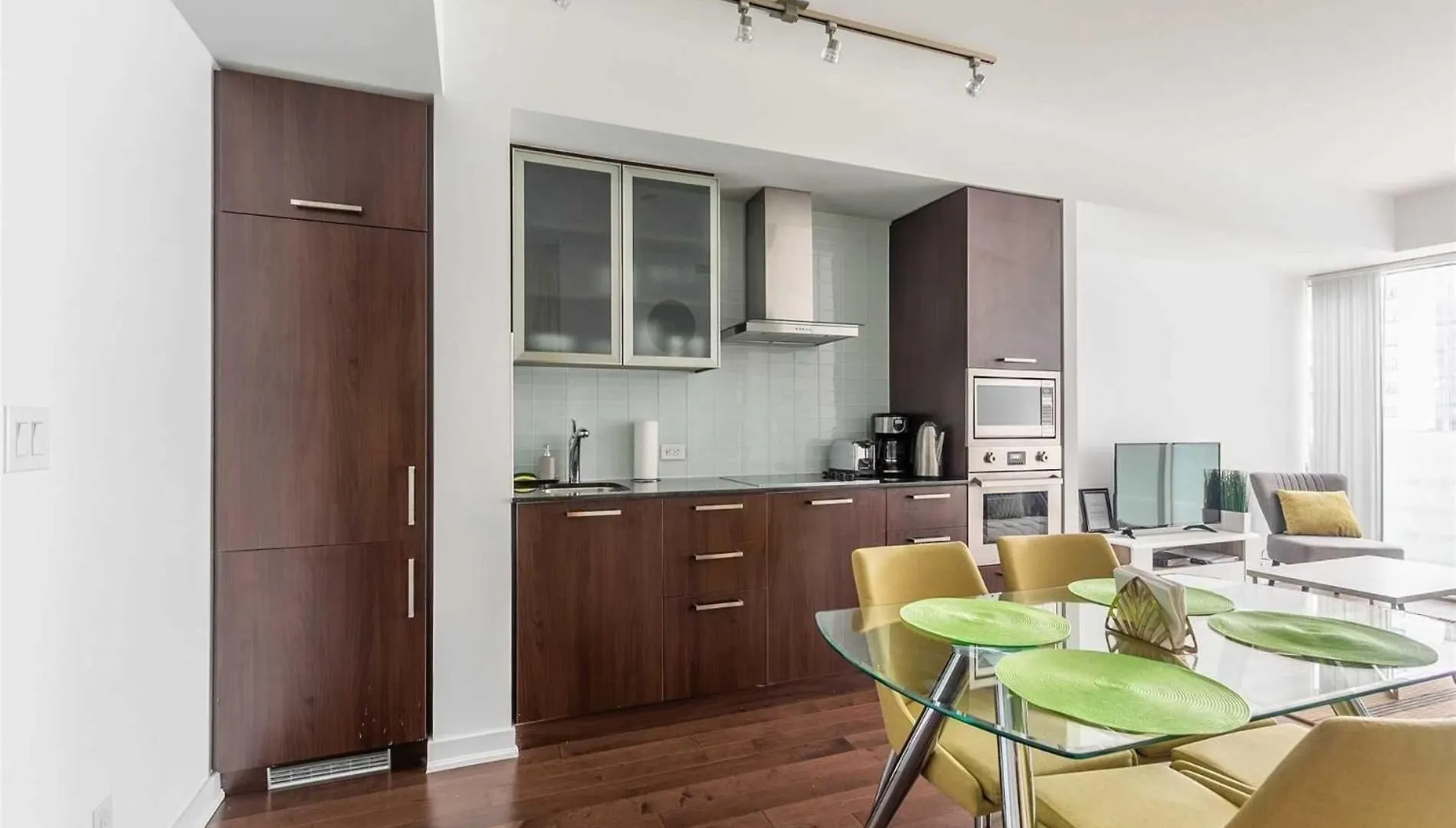 Grand Royal Suites Toronto Apartment