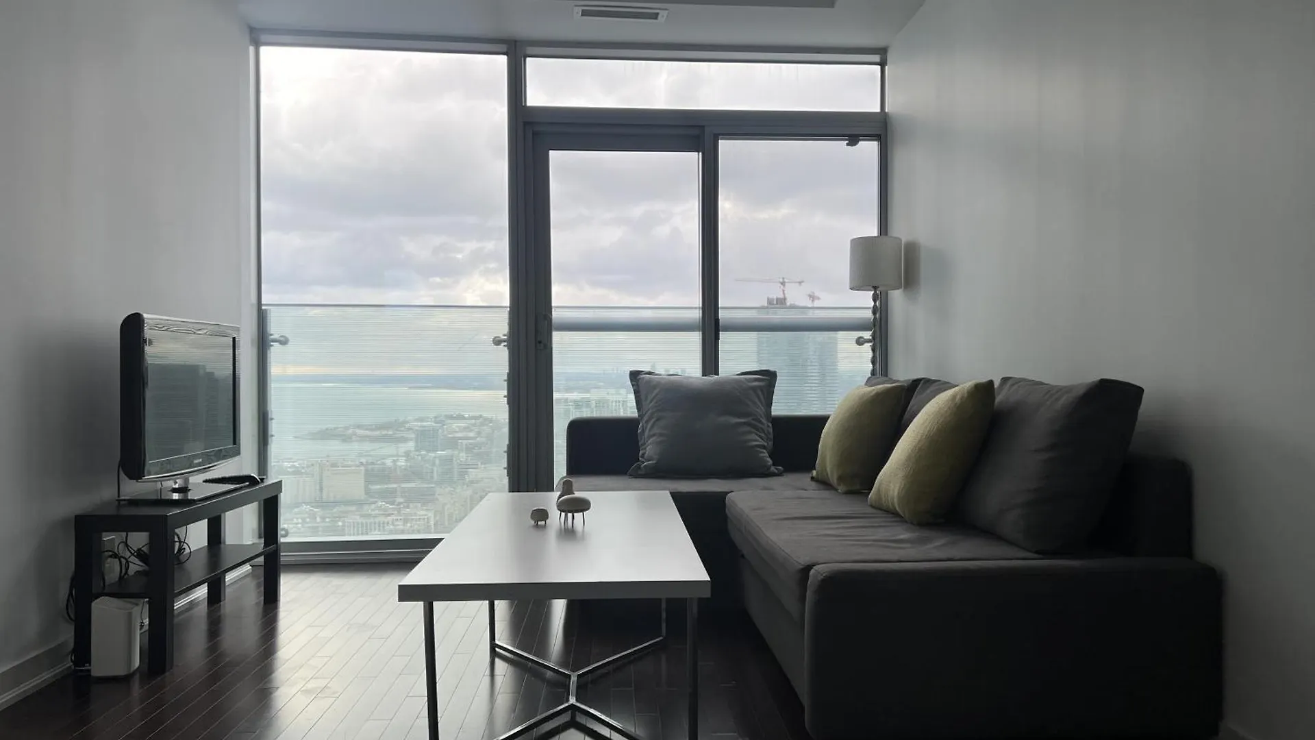 Grand Royal Suites Toronto 0*,